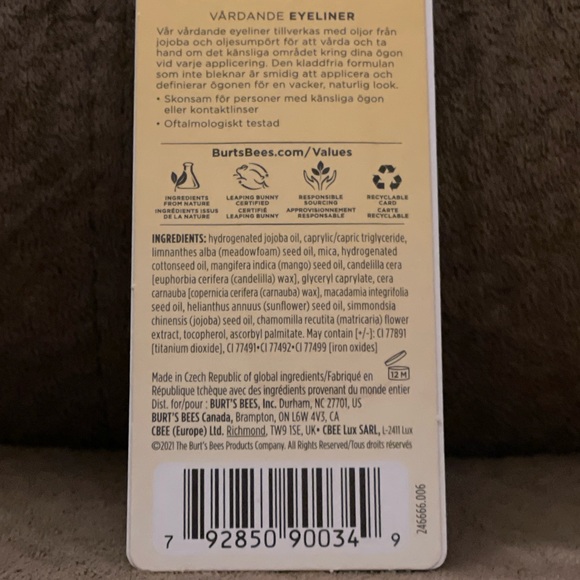 Nourishing Eyeliner Soft Black by Burt’s Bees - Picture 12 of 16